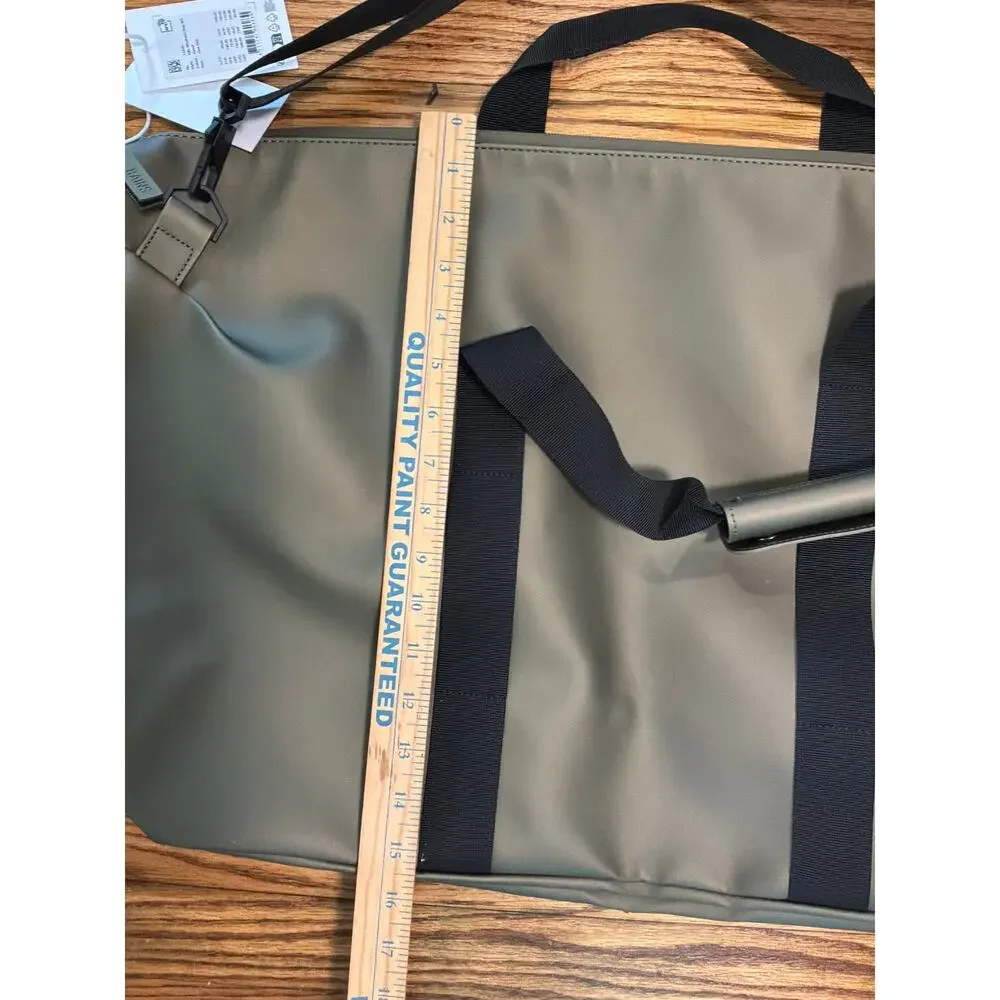 NWT Rains Hilo Weekend Bag Green Overnight Travel Gym Carry Bag